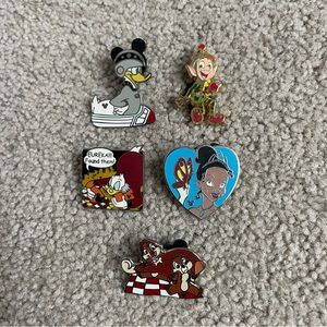 5 Disney Pins